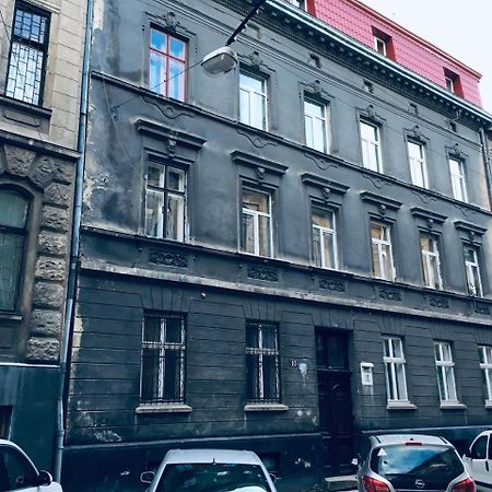 Апартаменты Дизайнерская квартира в центре Львов Экстерьер фото